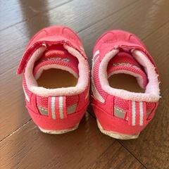 ベビーシューズ　アシックス
の画像