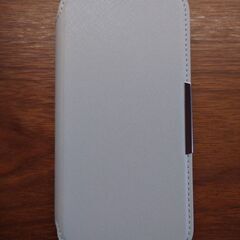 新品iPhone 16 Pro用 ガラスフリップケース 定価3,480円の画像