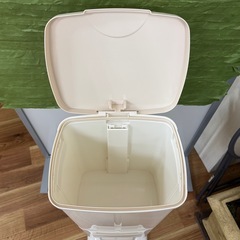 ペダル式2段ダストボックス　分別
ゴミ箱　アイボリー 　の画像