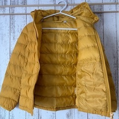 ユニクロ　ライトウォームパーカ　上着の画像