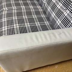 チェック柄ソファ（予約者有り）の画像