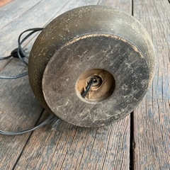 レトロな木製のスタンドライトの画像