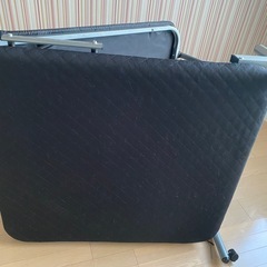 折りたたみベッドの画像