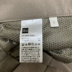GUの薄手カジュアルパンツの画像