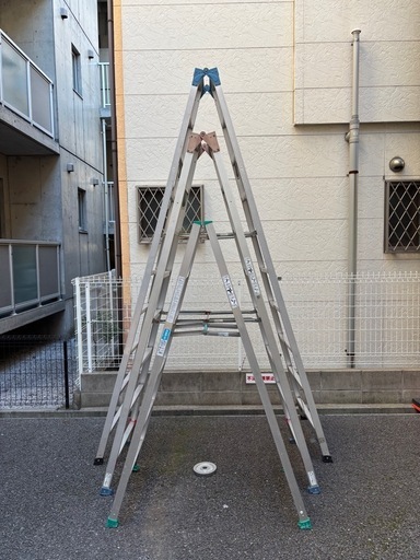 脚立3つ