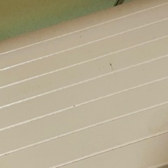 ピンク色木製シェルフの画像