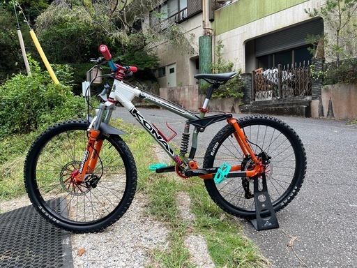 コナ　KONA スティンキー