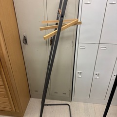 【木製バー×スチール ハンガーラック｜省スペース・北欧風】の画像