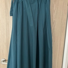 ダークグリーン【新品】フレアースカートリボンつきの画像