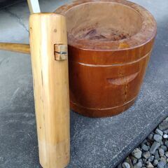 餅つきの臼と杵です。臼は固い桜の木です。の画像