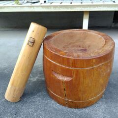 餅つきの臼と杵です。臼は固い桜の木です。の画像