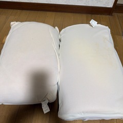 ニトリ　低反発枕　ウレタンフォーム　２つの画像