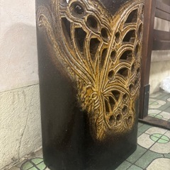 陶器の傘立ての画像