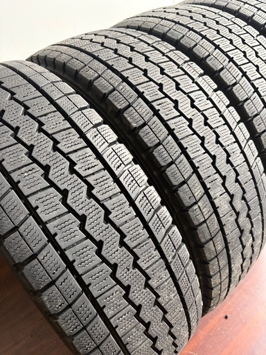 205/70/16LT冬ダンロップ