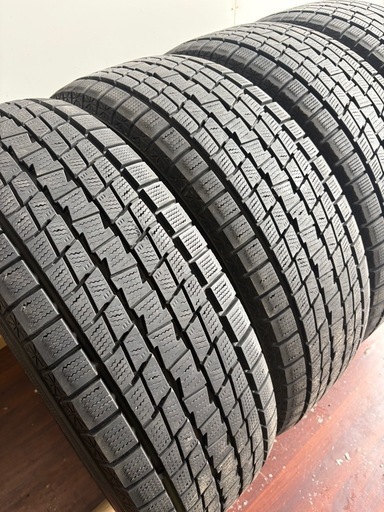 235/70/16冬グットイヤー