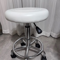 新品　　キャスターチェアの画像