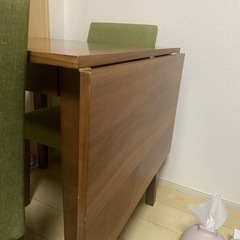 伸縮可能ダイニングテーブルの画像