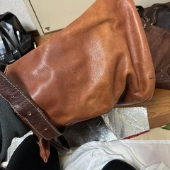 茶色のレザーボストンバッグですの画像