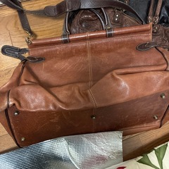 茶色のレザーボストンバッグですの画像