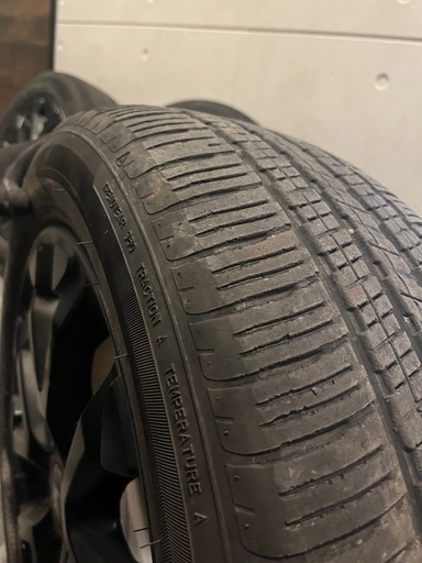 ✨✨SUBARU１８インチ　タイヤホイール４本セット✨✨(お値下げ)