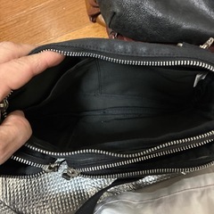 Artemis Classicの黒いショルダーバッグです。の画像