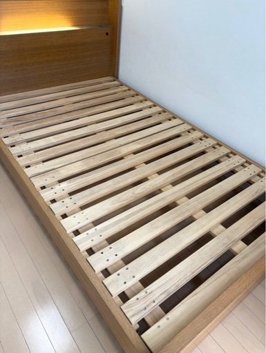 セミダブルベッドフレーム＋マットレスセットライト付 (ジャン) 首里の