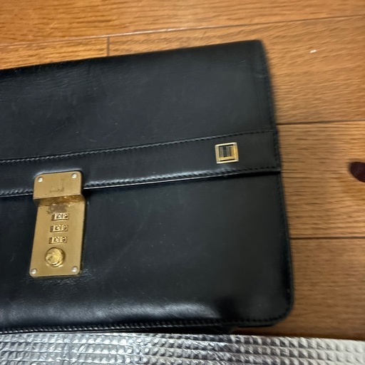 ダイヤルロック付きのダンヒルのクラッチバッグ (☆断捨離男爵☆) 新