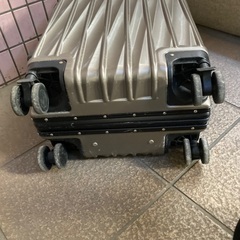ほぼ新品⭕️超軽量スーツケース55.35.25センチの画像
