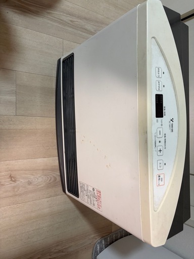 ガスファンヒーター (くろ) 北野桝塚の家庭用品《ストーブ》の中古