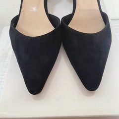 QUERCIOLI バックストラップ ヒールパンプス 22.5cm ブラックの画像