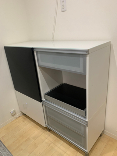 IKEA 食器棚　BESTA