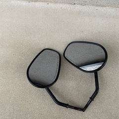 ブレイクアウト純正シートとハンドルとステップとミラーとレバーの画像