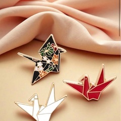 3点折り鶴　新品ピンバッジの画像