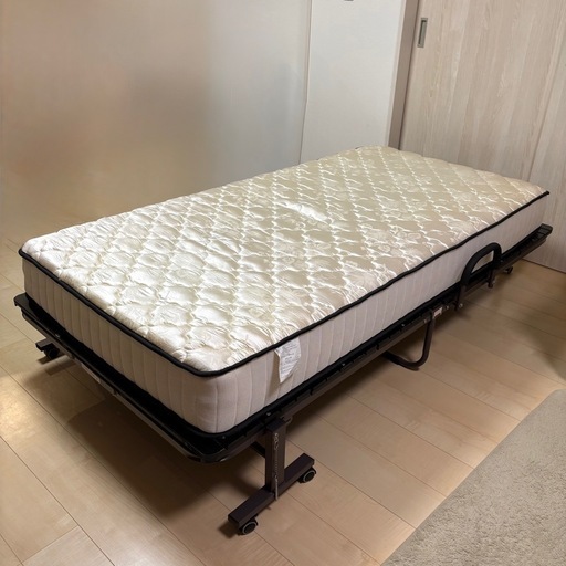 ⭐️折りたたみシングルベッド マットレス付き【状態良好】 (まね) 六