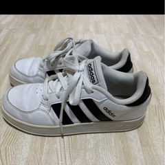 adidas スニーカー 22.5cm ホワイト/ブラックの画像