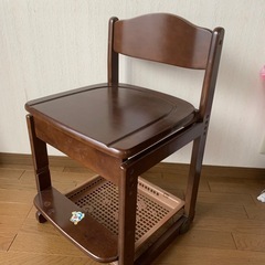 学習机、袖机、椅子のセットの画像
