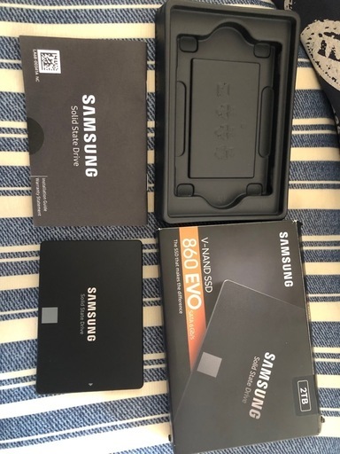 ①正規版Samsung 860 EVO 2TB SSD 美品(健康状態正常98%)