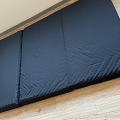 三つ折りマットレス　セミダブル　黒の画像
