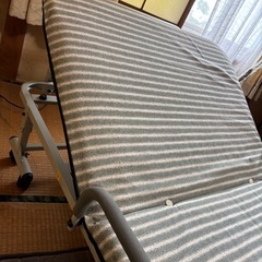 折りたたみ電動ベッド　の画像