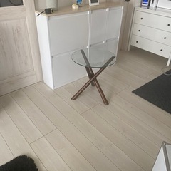 ガラステーブルの画像