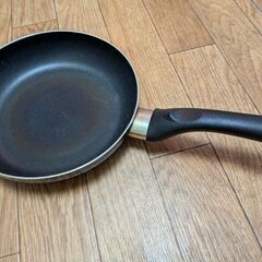 ティファールの鍋などあげますの画像