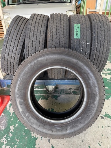 YOKOHAMA   205/75R16  スタッドレスタイヤ6本