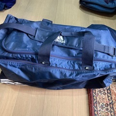 adidasのバッグ　大きめの画像