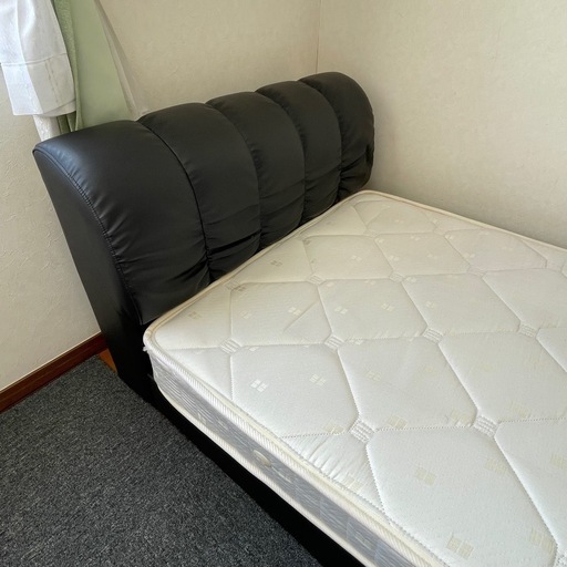 美品⭐︎シングルベッド合皮貼×ボンネルコイルマットレス