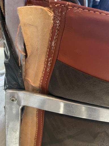 ヨルゲン・カストホルム × MOBILIA　INTERNATIONAL レザーラウンジチェア ※破れあり