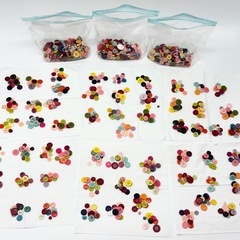 【決まりました】中古◆カラフルボタン◆約500個◆約100g◆残り２袋の画像