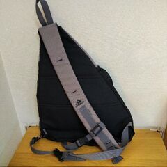 アディダス adidas リュックサック ショルダーベルト1本 斜め掛けの画像