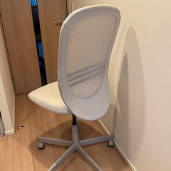 IKEAのデスクチェアの画像