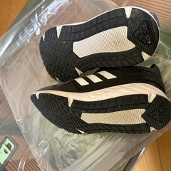 アディダス黒スニーカー☆17センチの画像