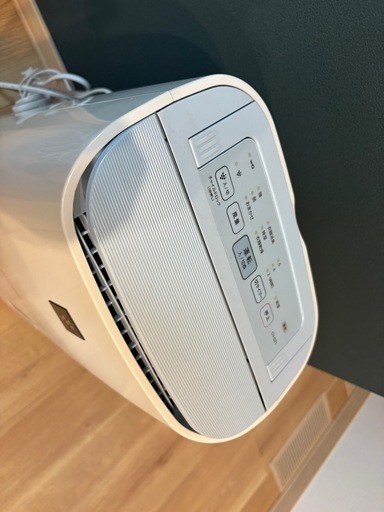 【受け渡し決定】SHARP 除湿機 ホワイト CV-G71-W 2018年製